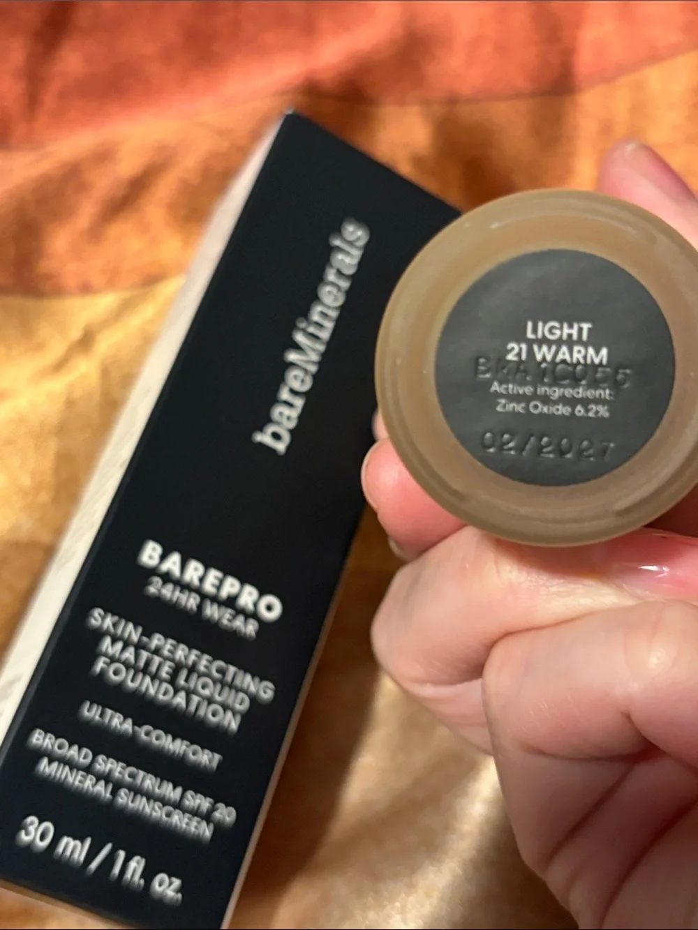BARE PRO® 24HR SKIN-PERFECTING MATTE LIQUID FOUNDATION  SPF 20 light 21 Warm